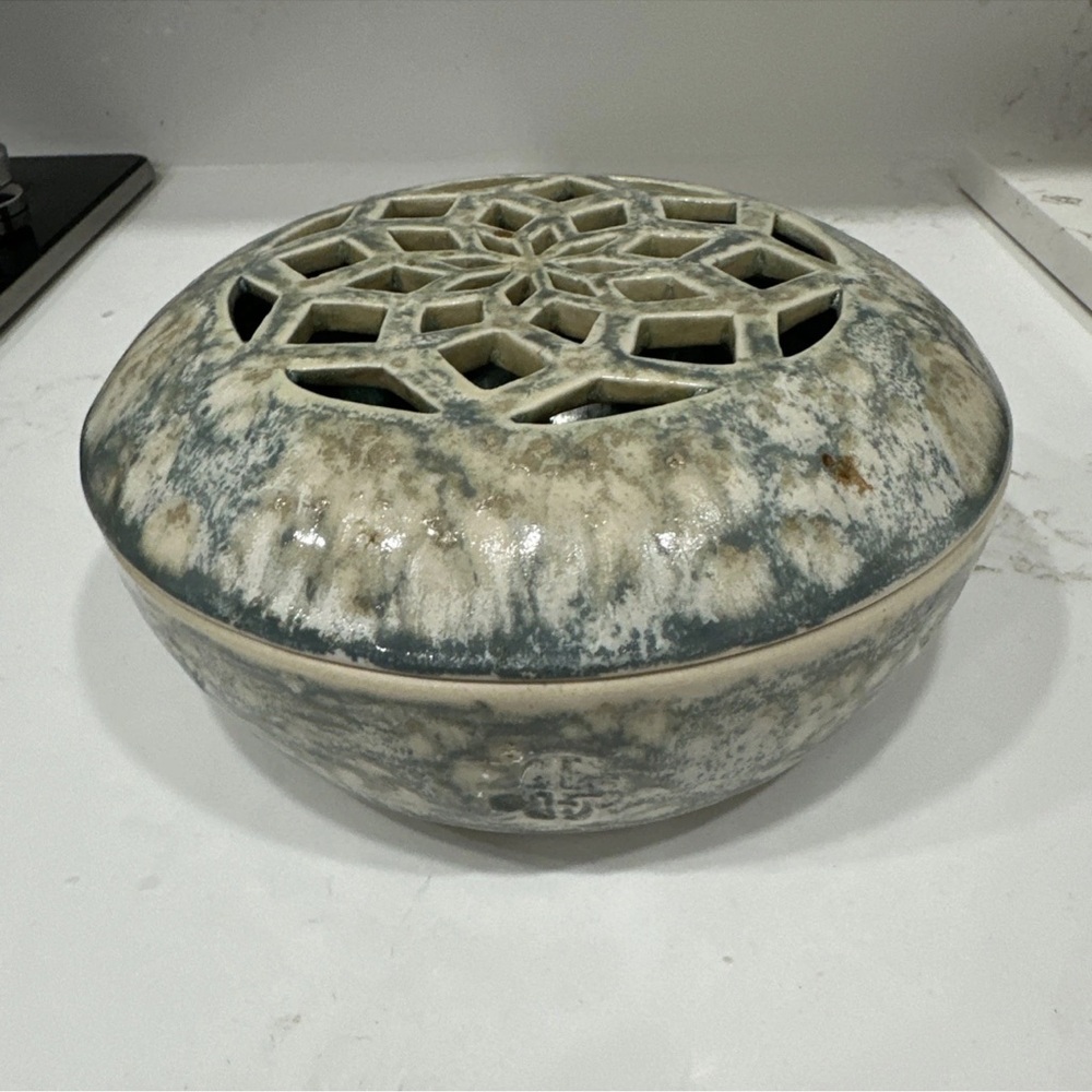 Studio Art Pottery Dish with Lattice Lid - Stamped Robin 7.5”